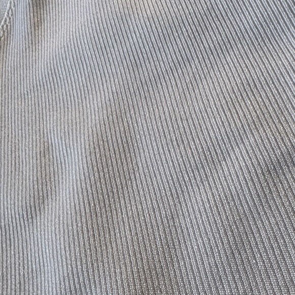 Express Ribbed Tank Top, L/XL - Picture 7 of 8